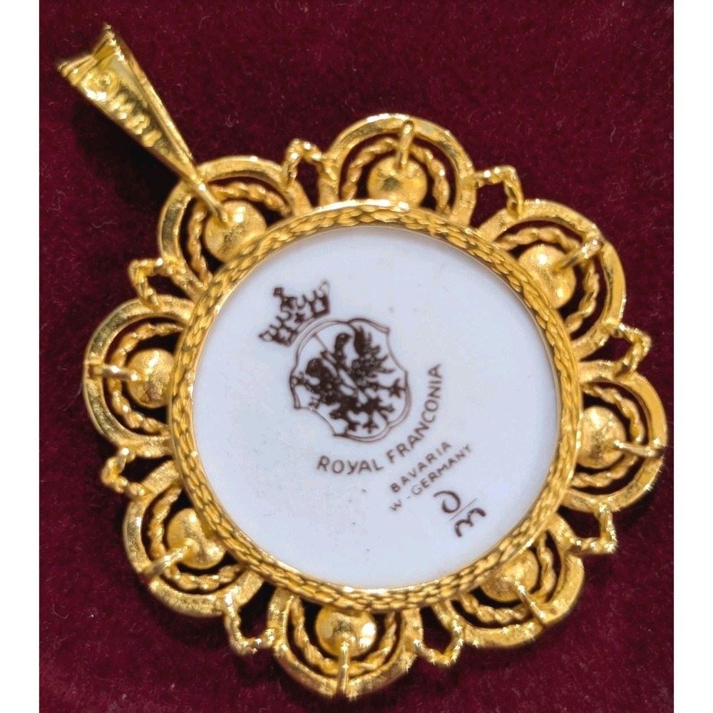 Royal Franconia Bavaria Porcelain Rose Pendant Gold Tone Worlds Porcelain Houses - Picture 2 of 2